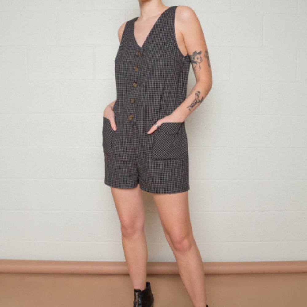 BUTTON FRONT SLEEVELESS JUMPER